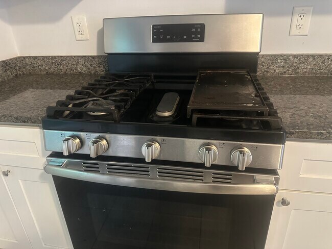 Building Photo - 308 Sherman St