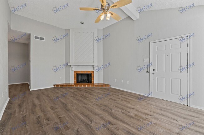 Building Photo - Adorable 1/1 Condo in Dallas! (75231)