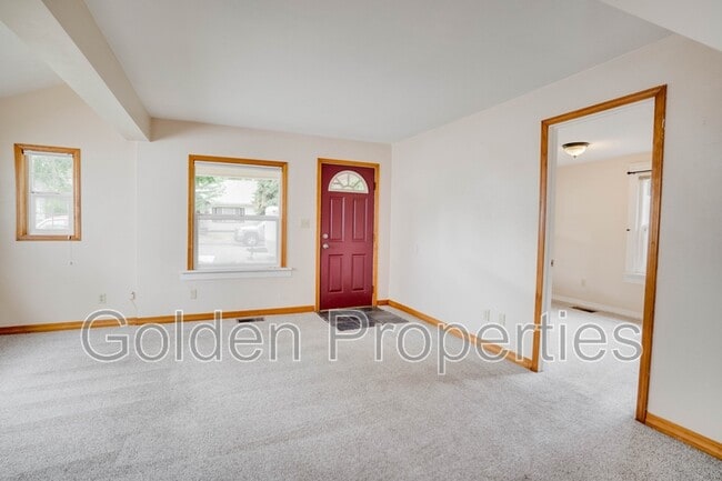 Building Photo - 406 S 14th St