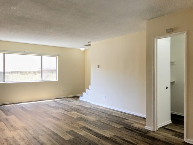 Building Photo - 4441 W 134th St