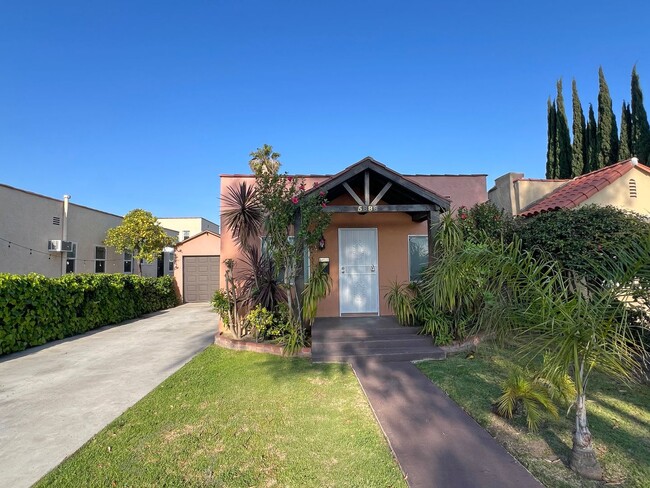 Building Photo - **5886 Lemon Ave Long Beach** 2 Bedroom 1 ...