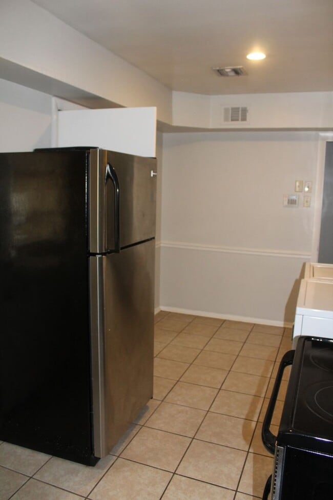 Building Photo - Spacious Home in High Point Terrace, on the Greenline