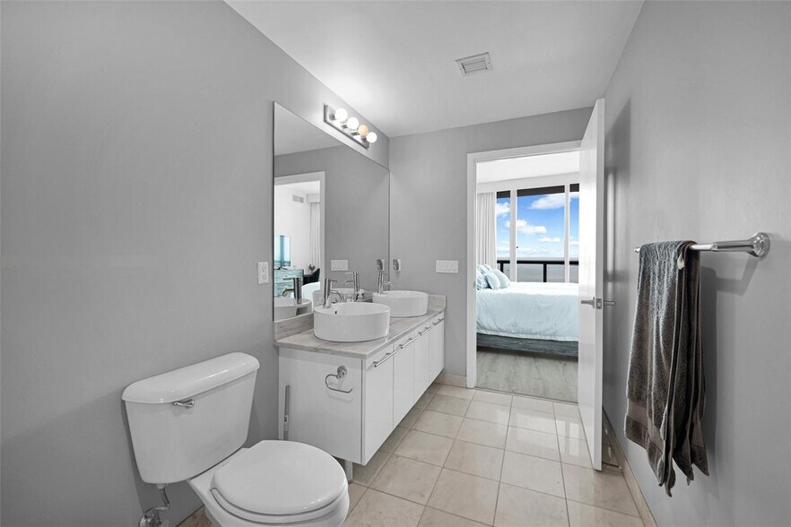 Building Photo - 888 Biscayne Blvd