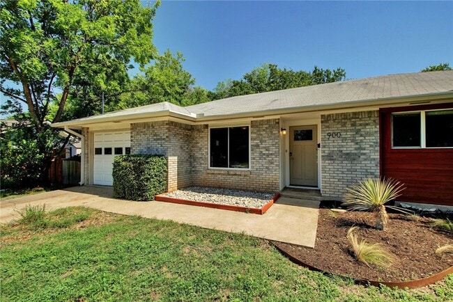 Building Photo - 900 Aurora Cir
