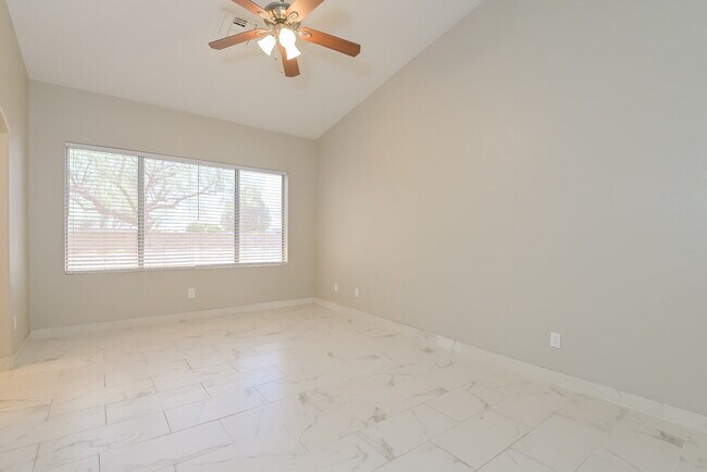 Building Photo - 10132 E Paseo San Bernardo