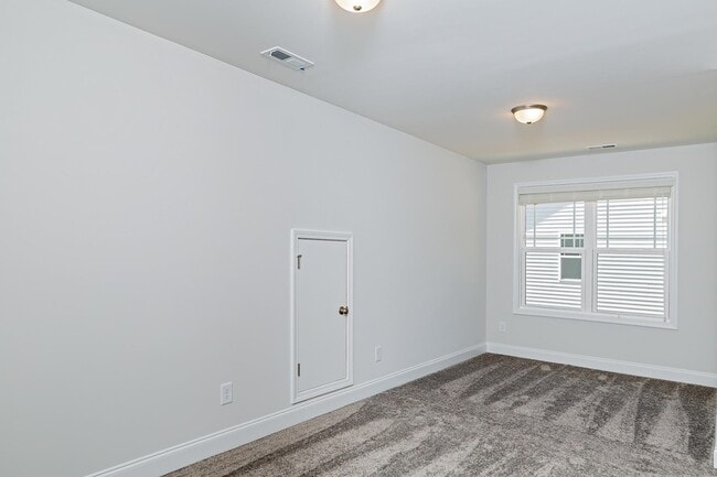 Building Photo - 587 Foothills St