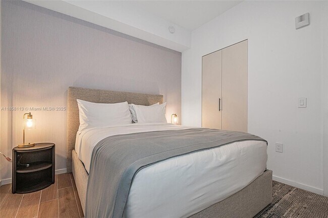 Building Photo - 398 NE 5th St