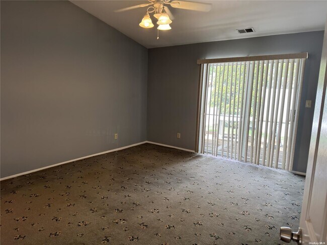 Building Photo - 12 Sandy Hill Rd