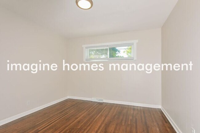 Building Photo - Stunning 3 Bedroom Ranch in Ladue Schools