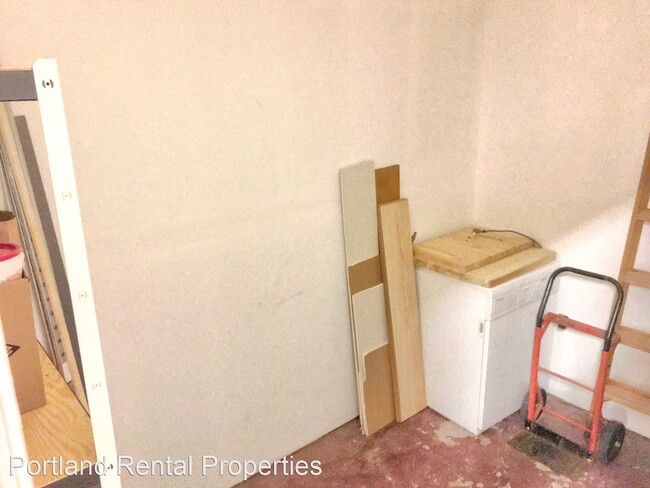 Building Photo - Studio, 1 bath House - 2829 SE Belmont St....