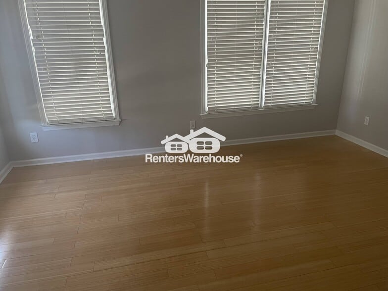 Building Photo - 1213 Discover Green Ln