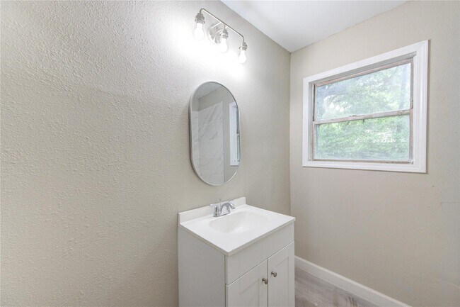 Building Photo - 808 TX-393 Loop