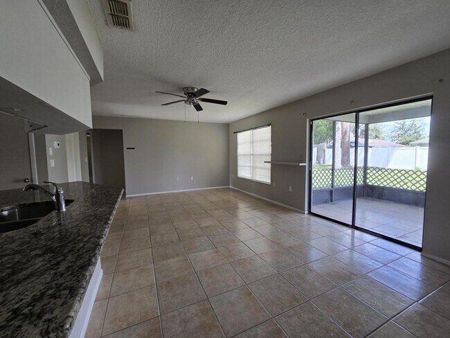 Building Photo - 12367 Linden Dr