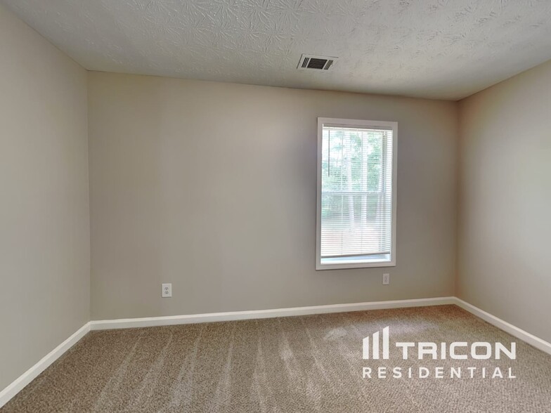 Building Photo - 2777 Brook Forest Dr