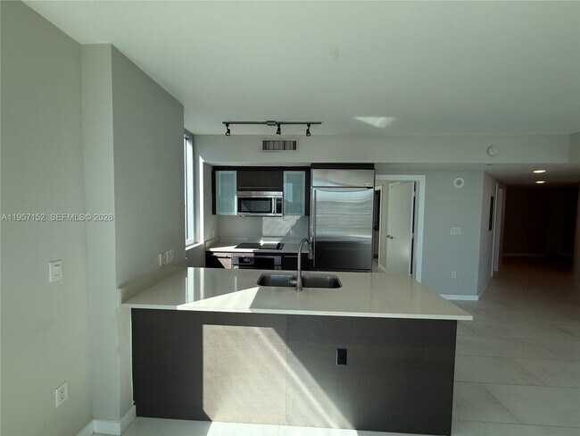 Building Photo - 500 Brickell Ave