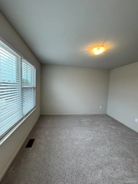 Building Photo - 2151 Park Dr