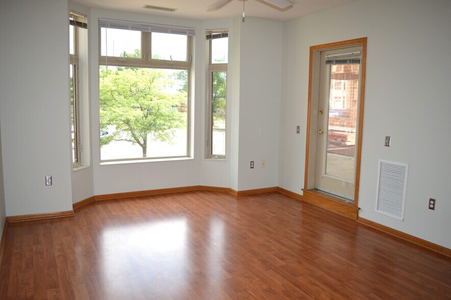 Building Photo - 301 Harbour Town Dr