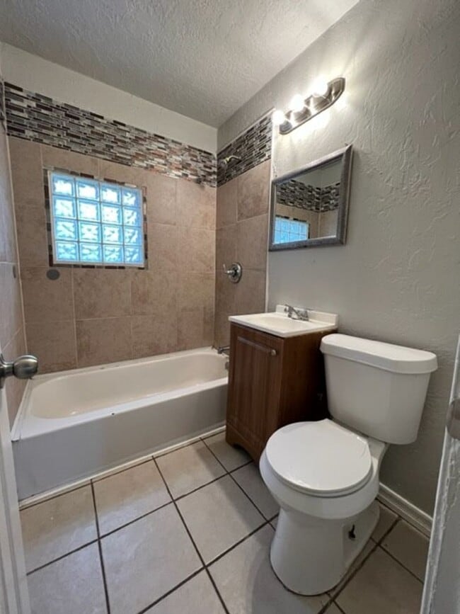 Building Photo - 1210 NW Baldwin- AVAILABLE NOW!