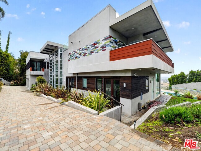 Building Photo - 770 Paseo Miramar