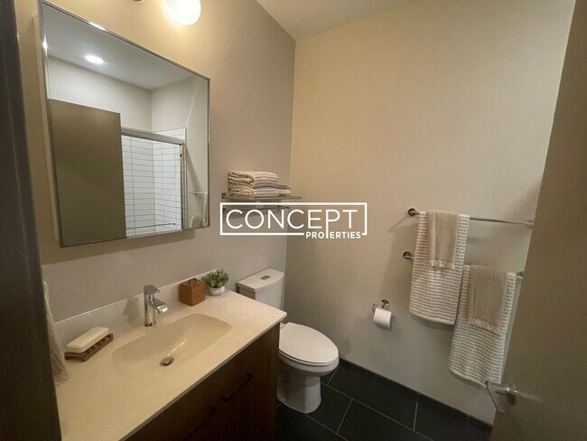 Building Photo - 525 Lincoln St