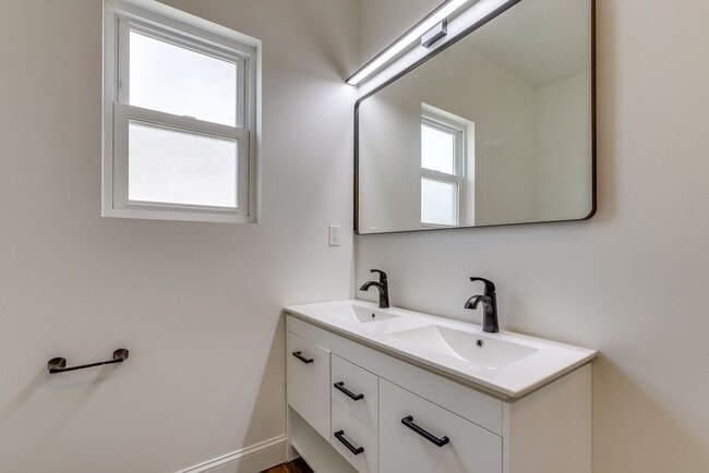 Building Photo - 19 Allen St