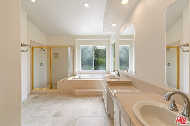 Building Photo - 18500 St Moritz Dr