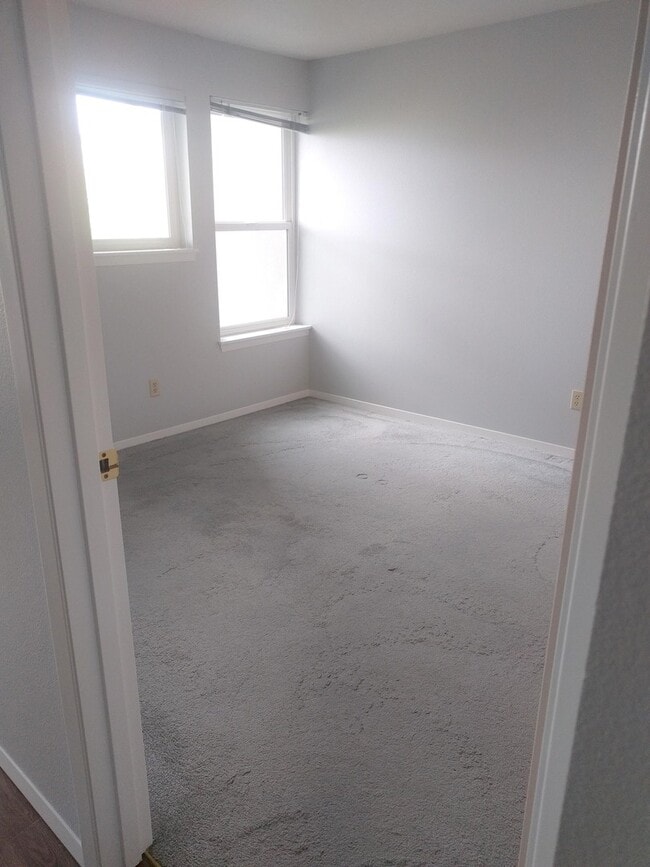 Building Photo - Beautiful 1BDR in the Heart of Upper Queen Anne w/ Huge Private Patio!!!