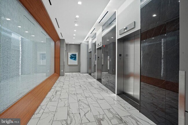 Building Photo - 1211 Van St SE