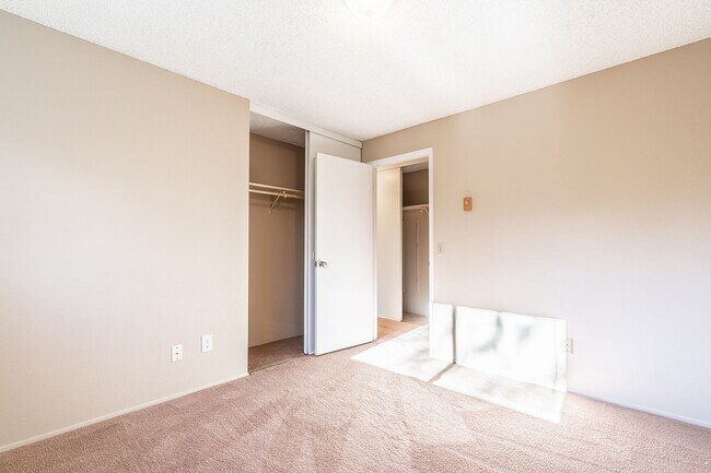 Building Photo - Market Street Apartments