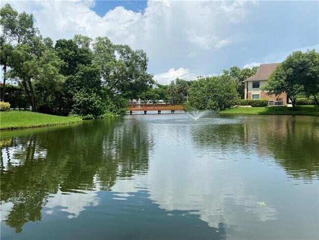 Building Photo - 9999 Summerbreeze Dr