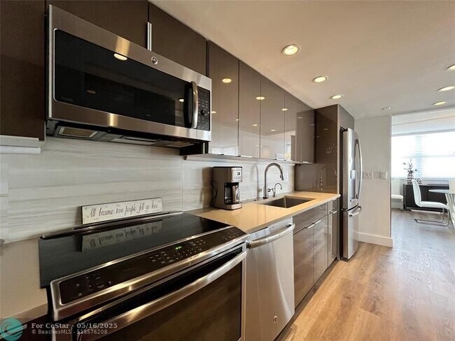 Building Photo - 209 N Fort Lauderdale Beach Blvd