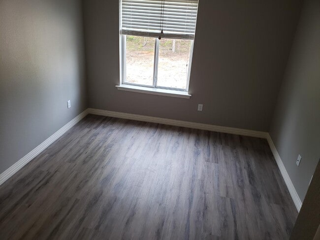 Building Photo - 103 Corine St