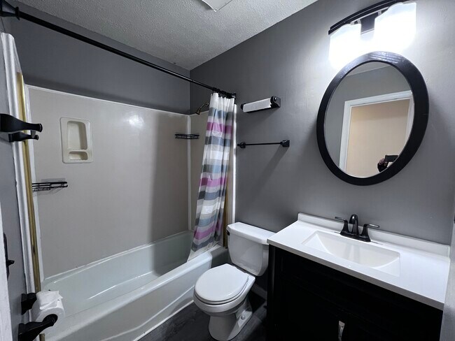 Building Photo - 7400 Barberry Ct
