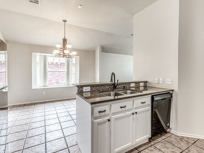 Building Photo - Charming home in North Edmond + Deer Creek Schools