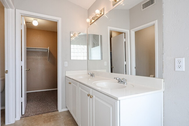 Building Photo - 14707 W Lupine Ln