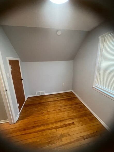 Building Photo - 4420 E 154th St