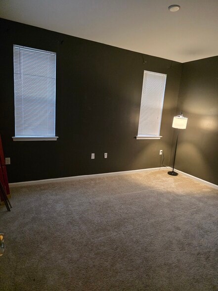 Building Photo - 730 Lacy Oak Dr