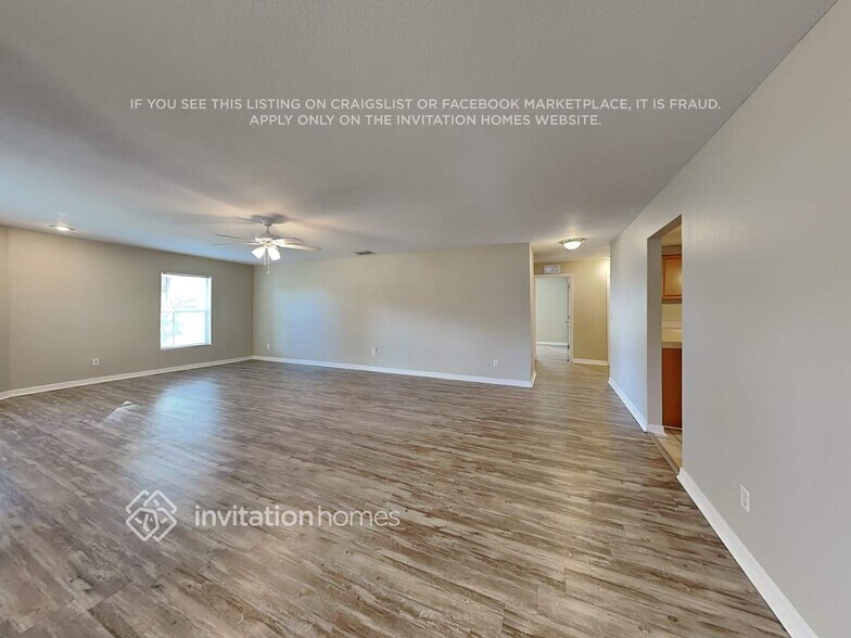 Building Photo - 2401 Granada Cir E