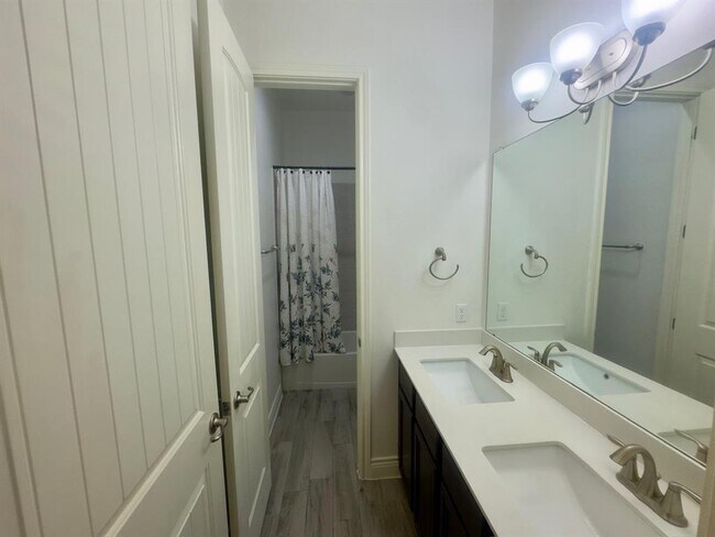 Building Photo - 150 Summer Pointe