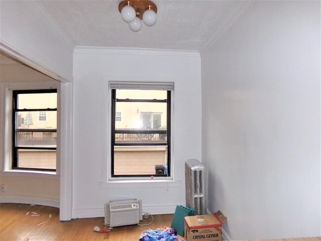 Primary Photo - 6812 N Lakewood Ave