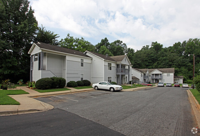 Primary Photo - Saratoga Park Apartments