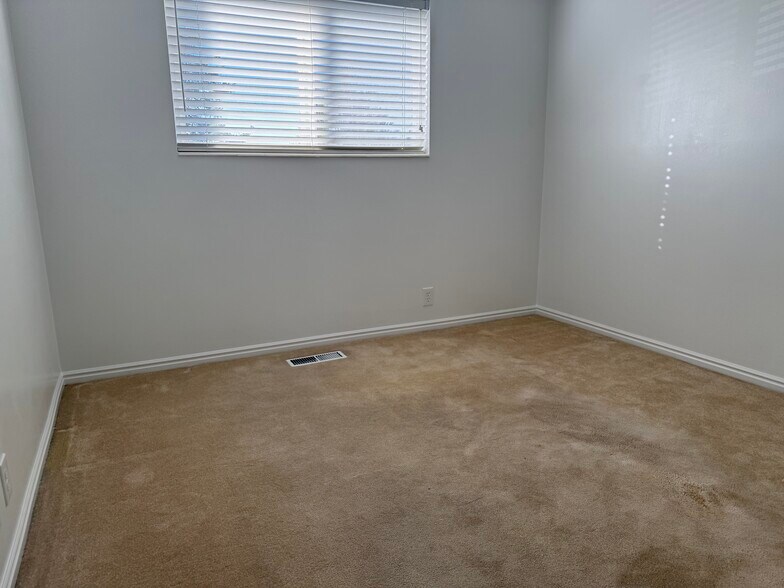 Building Photo - 4719 S Quail Point Rd