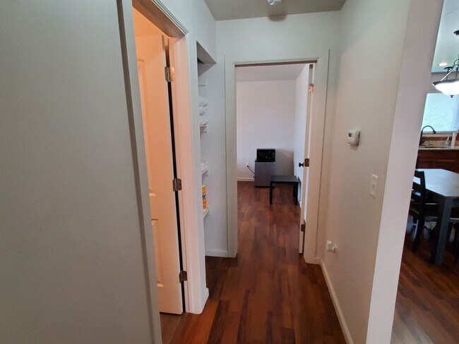 Building Photo - 37 W Thatcher St