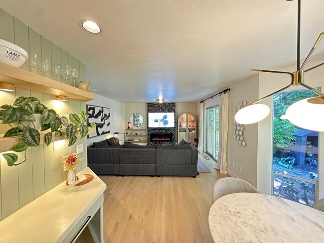 Building Photo - 15455 SW Gleneden Dr