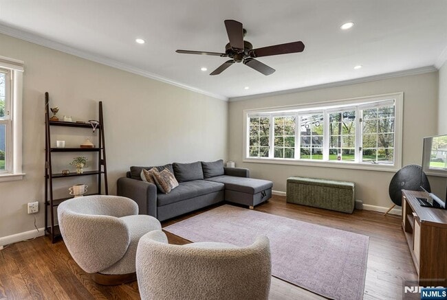 Building Photo - 542 Nagle St