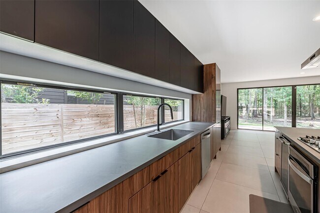 Building Photo - 1601 Beech Dr