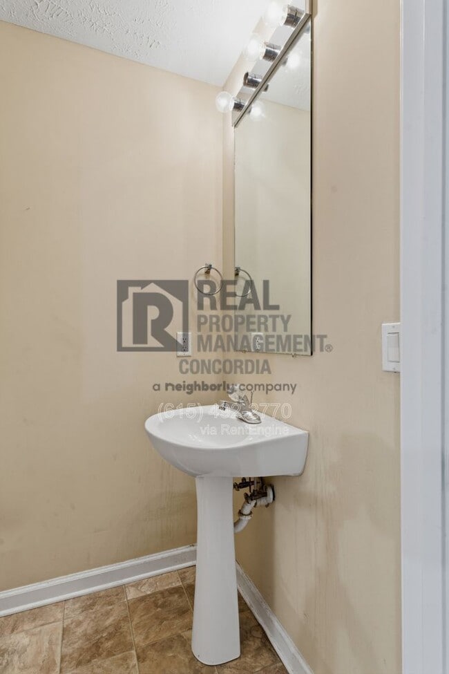 Building Photo - 6066 Sagi Cir