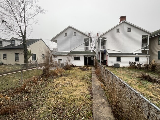 Building Photo - 254 E Louther St