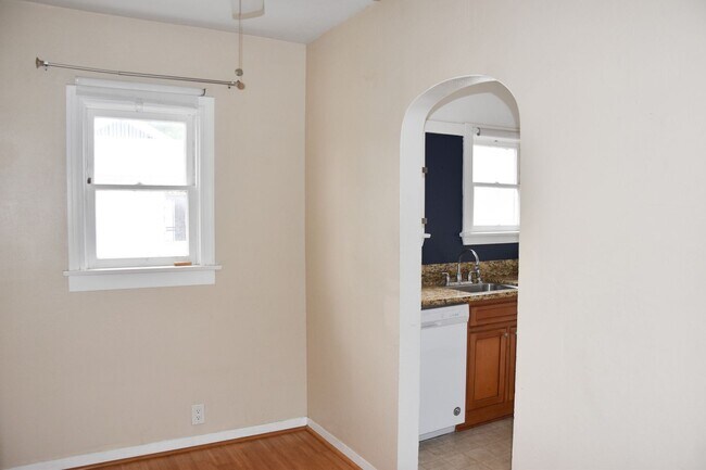 Building Photo - Palm (817-819)