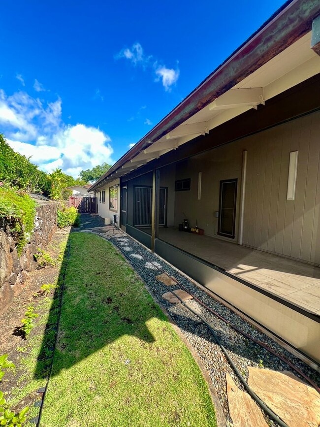 Building Photo - Spacious & Desirable 4/2/2 Single Family H...